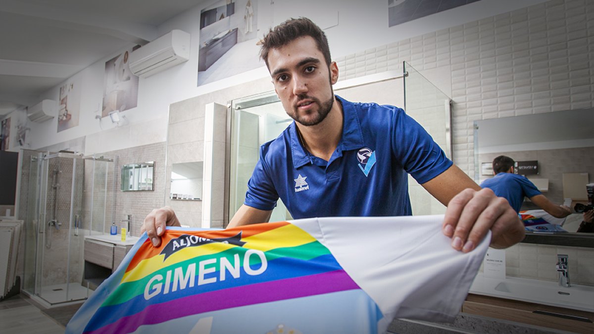 Gimeno en su presentación como el fichaje estrella del Río Duero. MARIO TEJEDOR