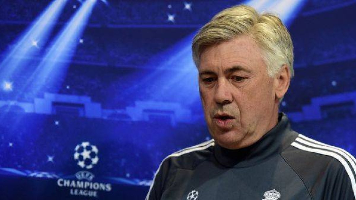 Carlo Ancelotti, minutos antes de comenzar la rueda de prensa en la ciudad deportiva de Valdebebas.-Foto: AFP / GERARD JULIEN