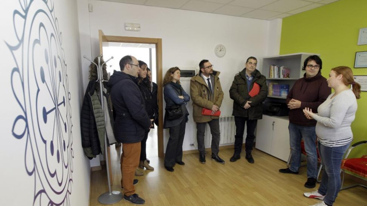 Un momento de la visita ayer al vivero de empresas.-Luis Ángel Tejedor