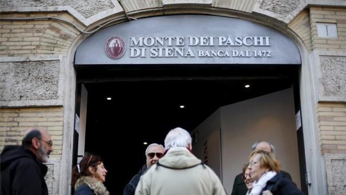 Oficina del Monte Dei Paschi en Roma.-