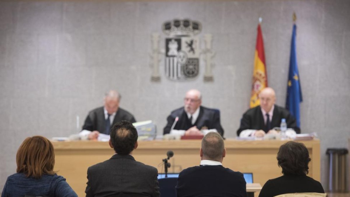 El tribunal ante Germán Cardona, conocido como el 'Madoff español'.-FERNANDO VILLAR / EFE