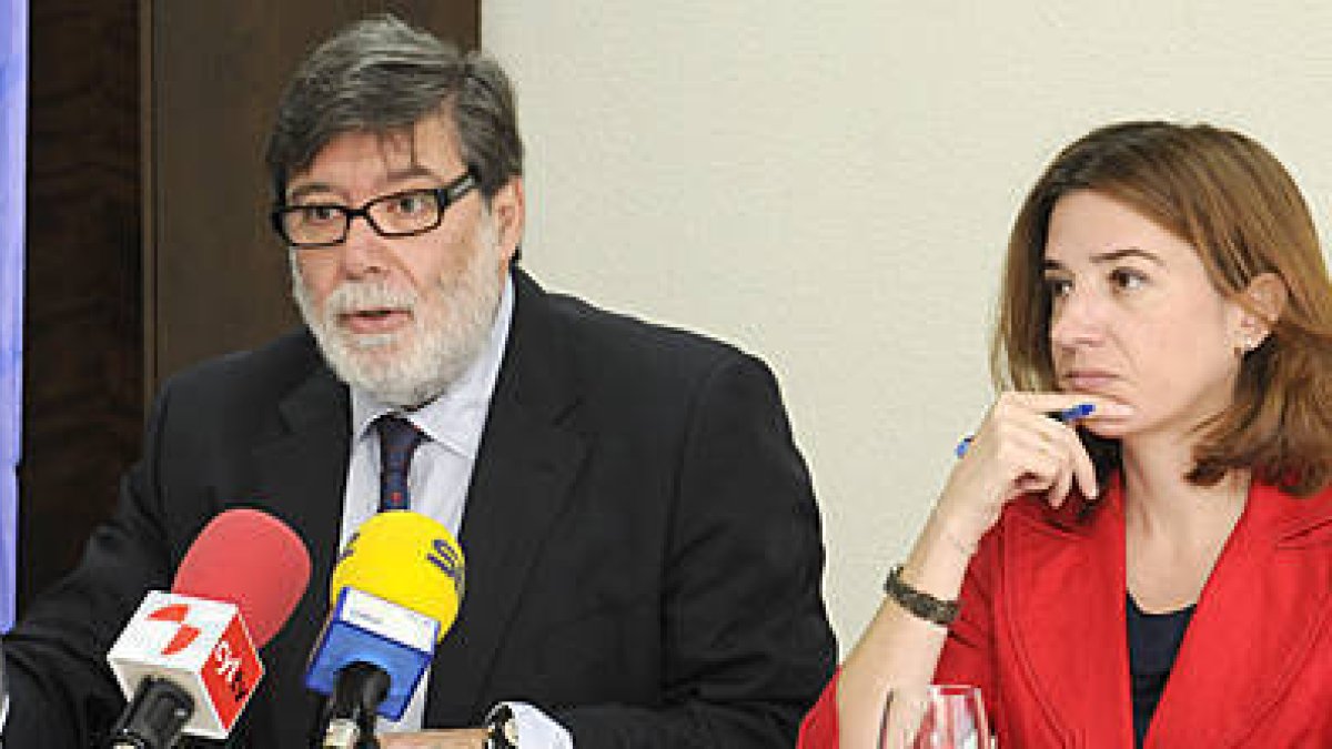 Santiago Aparicio y María Ángeles Fernández. / V. G. -