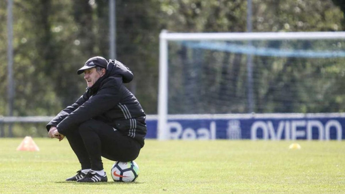 Anquela en las instalaciones de El Requexón del Real Oviedo.-Julián Rus / La Nueva España