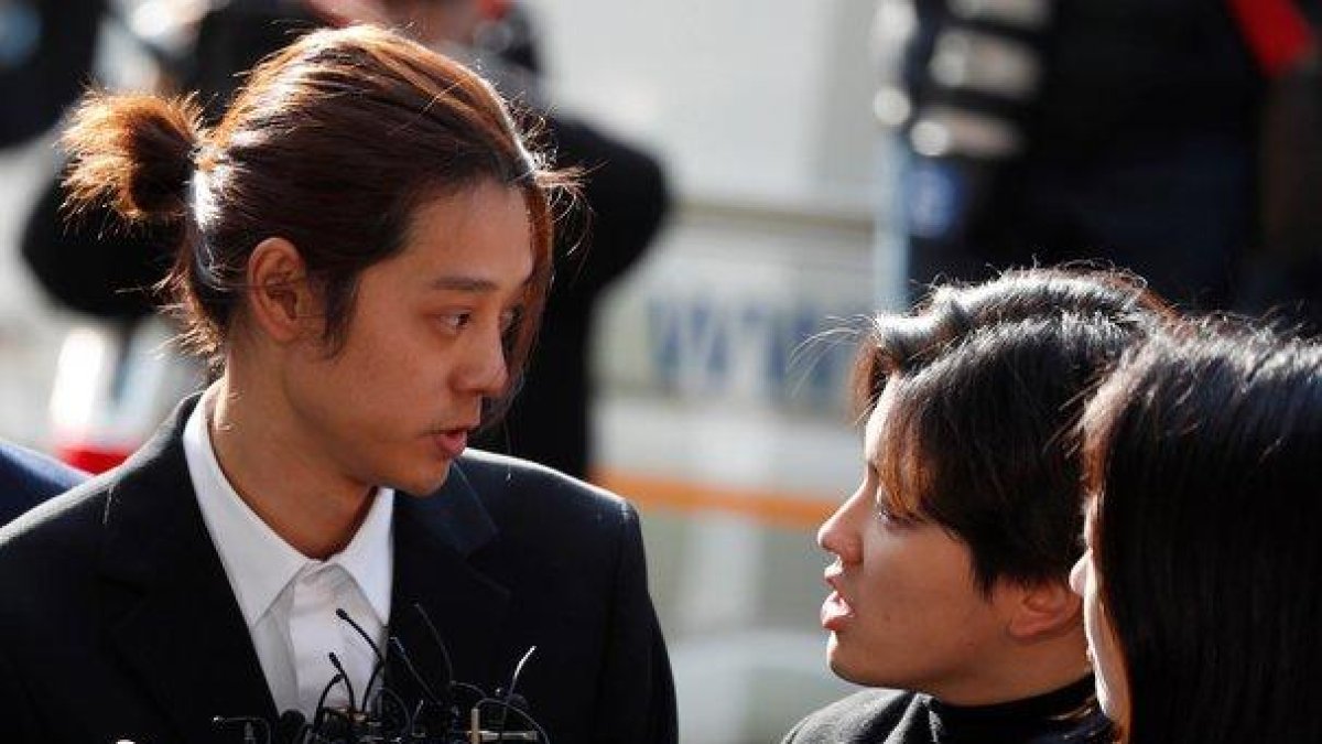 El cantante Jung Joon-young ha sido condenado a 6 años de cárcel por participar en violaciones en grupo y difundir vídeos de las víctimas.-EPA