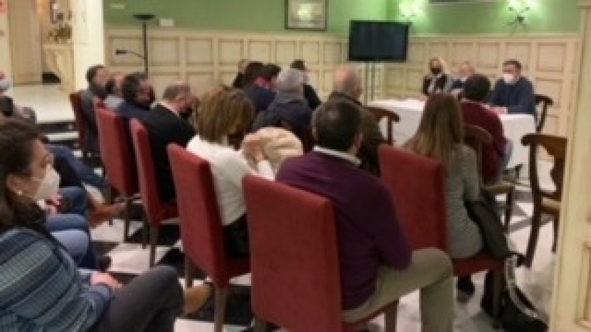 Un momento de la asamblea esta mañana en la capital.-HDS