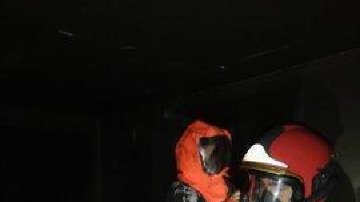 Evacuadas 15 personas, entre ellas cinco niños, en una noche con tres incendios en Valladolid --BOMBEROS