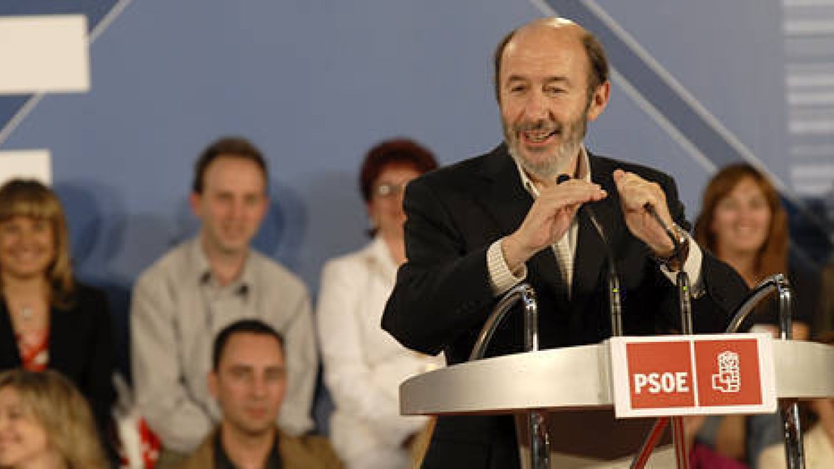 Rubalcaba ya visitó Soria en 2007. / FERNANDO SANTIAGO-