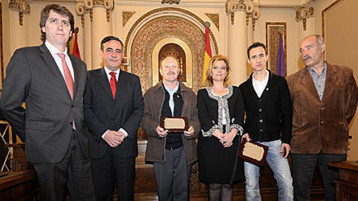 Momento del homenaje en Diputación. / U. Sierra-