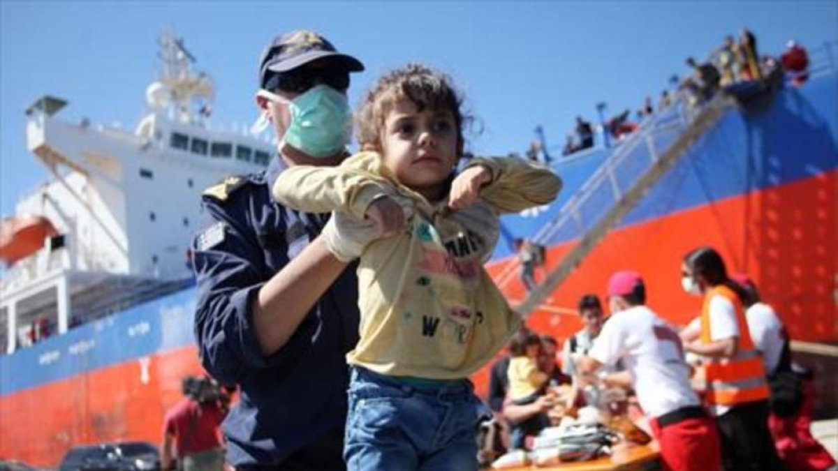 Desembarco de refugiados, el martes, en la isla griega de Creta tras el rescate en el mar de 103 personas-AFP / COSTAS METAXAKIS