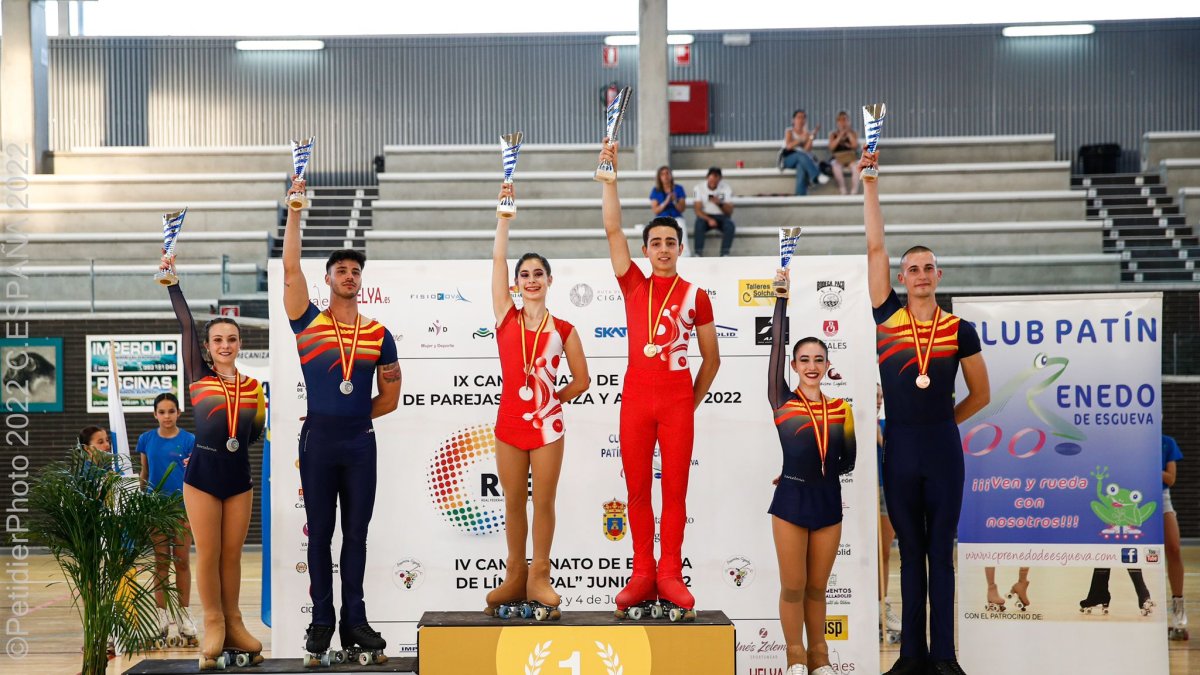 Héctor Díez e India González en lo más alto del podio como campeones de España. HDS