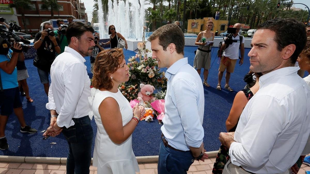 Ofrenda floral a víctimas de ETA.-EL PERIÓDICO