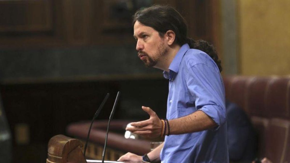 El secretario general de Podemos, Pablo Iglesias, en la tribuna del Congreso de los Diputados.-DAVID CASTRO