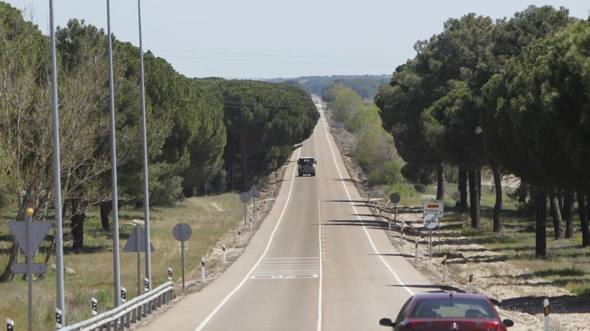 Carretera comarcal entre Boecillo y Tudela de Duero.-J. M. LOSTAU