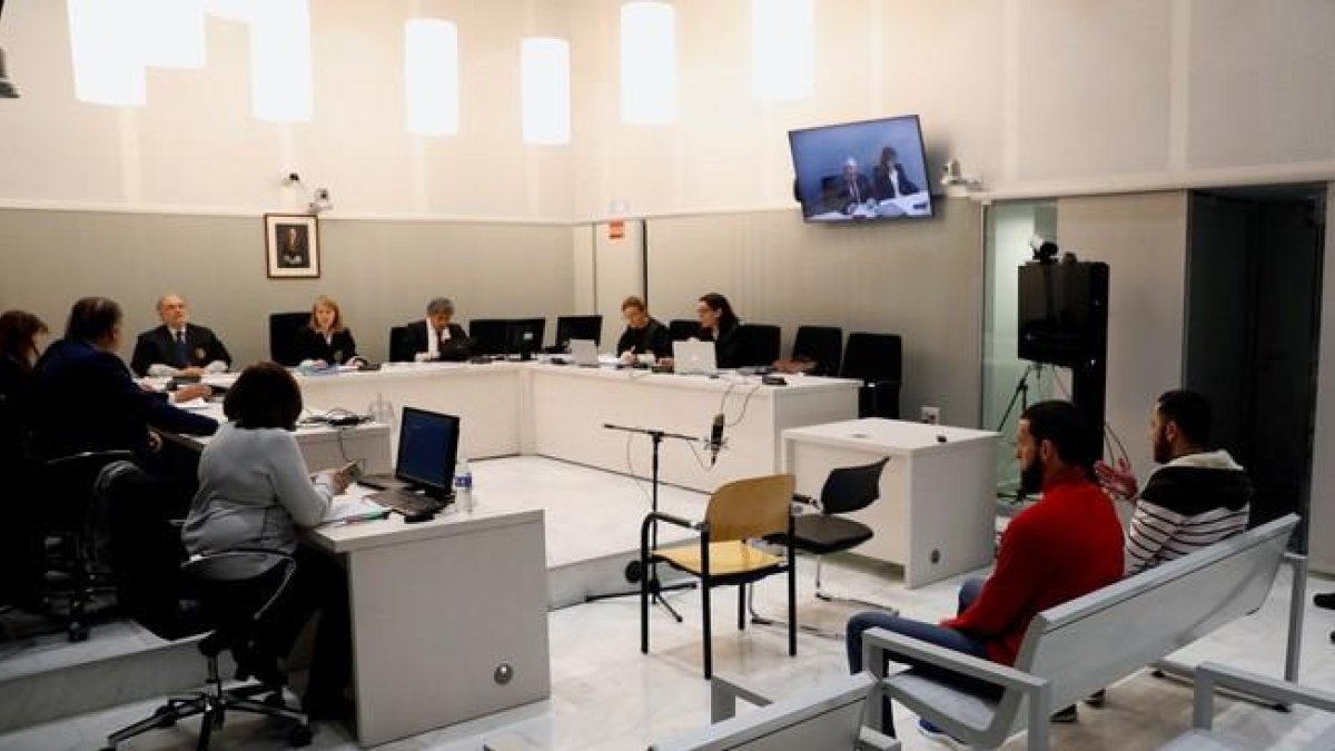 Vista del juicio en la Audiencia Nacional contra dos presuntos yihadistas de origen marroquí.-JUAN CARLOS HIDALGO (EFE)