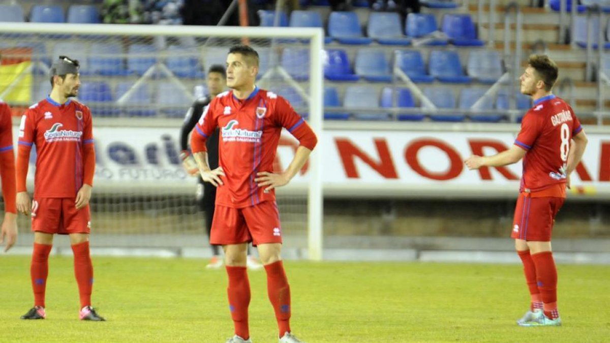 El sistema defensivo del Numancia está dando demasiadas facilidades a sus rivales.-Diego Mayor