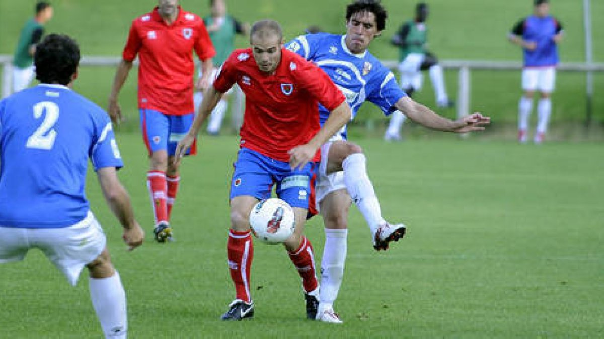 Ripa en una imagen de archivo con la camiseta del Numancia. / U. Sierra-