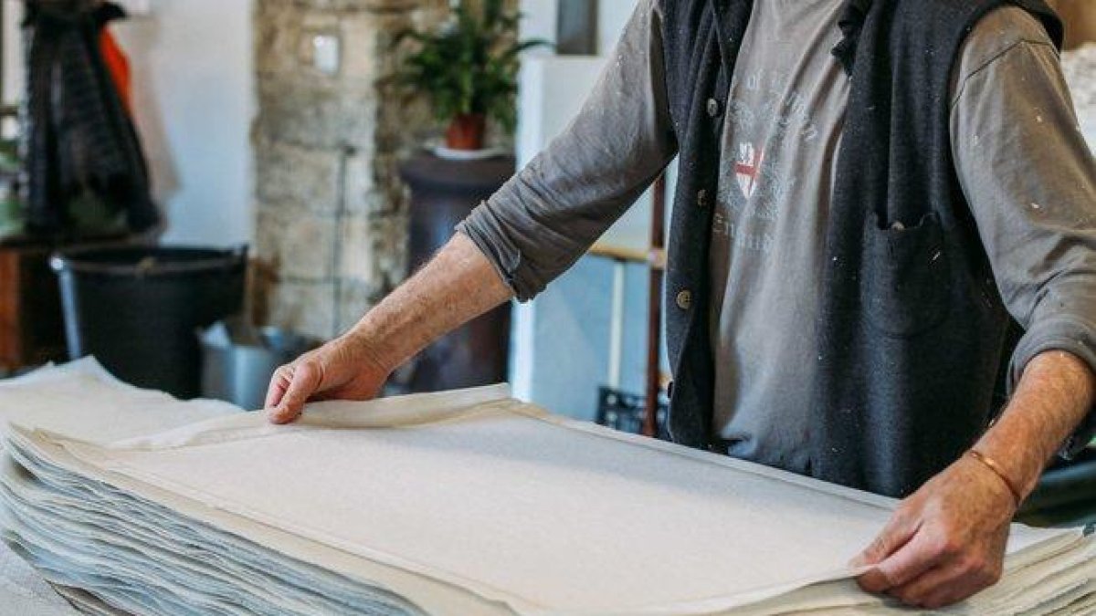 Sheedo Paper fabrica a partir de residuos de algodón de la industria textil.-