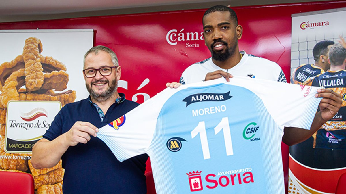 Moreno con su camiseta celeste. MARIO TEJEDOR