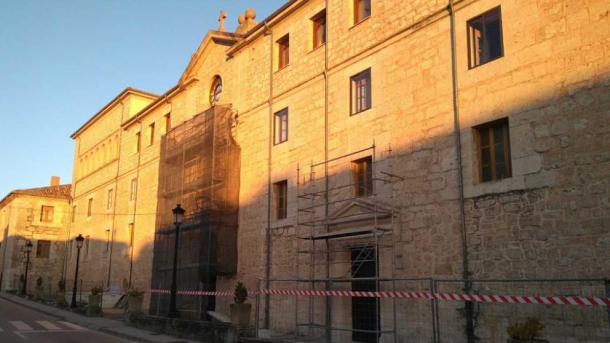 Obras en la fachada del seminario-A.H.