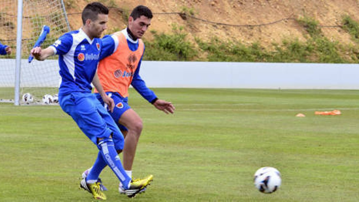 Julio Álvarez durante un entrenamiento del Numancia. / ÁLVARO MARTÍNEZ-