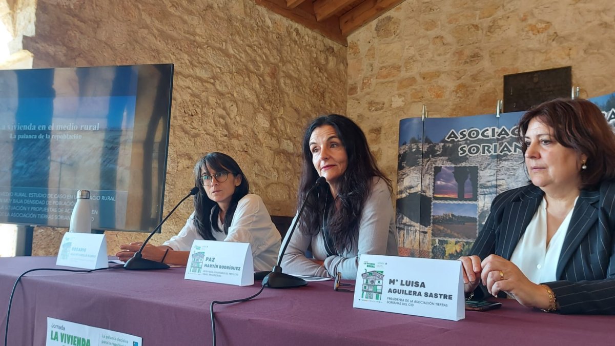 Rosario Alcantarilla, Paz Martín y María Luisa Aguilera, en la presentación del estudio. A. H.