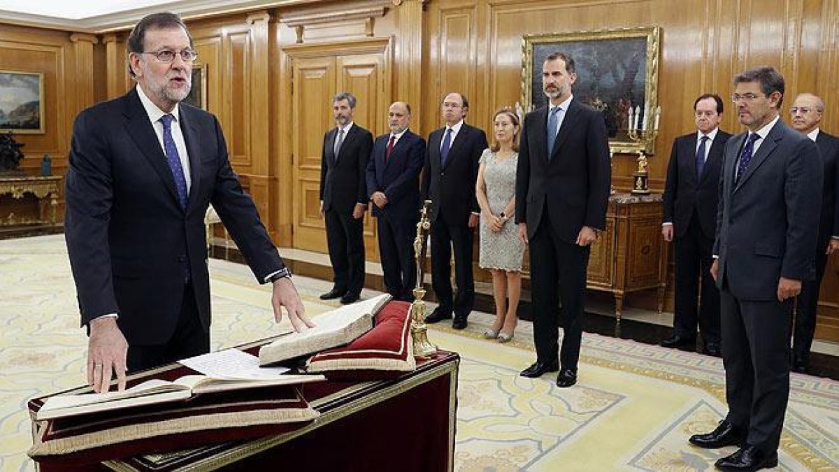 Rajoy jura su cargo de presidente ante el Rey.-EFE