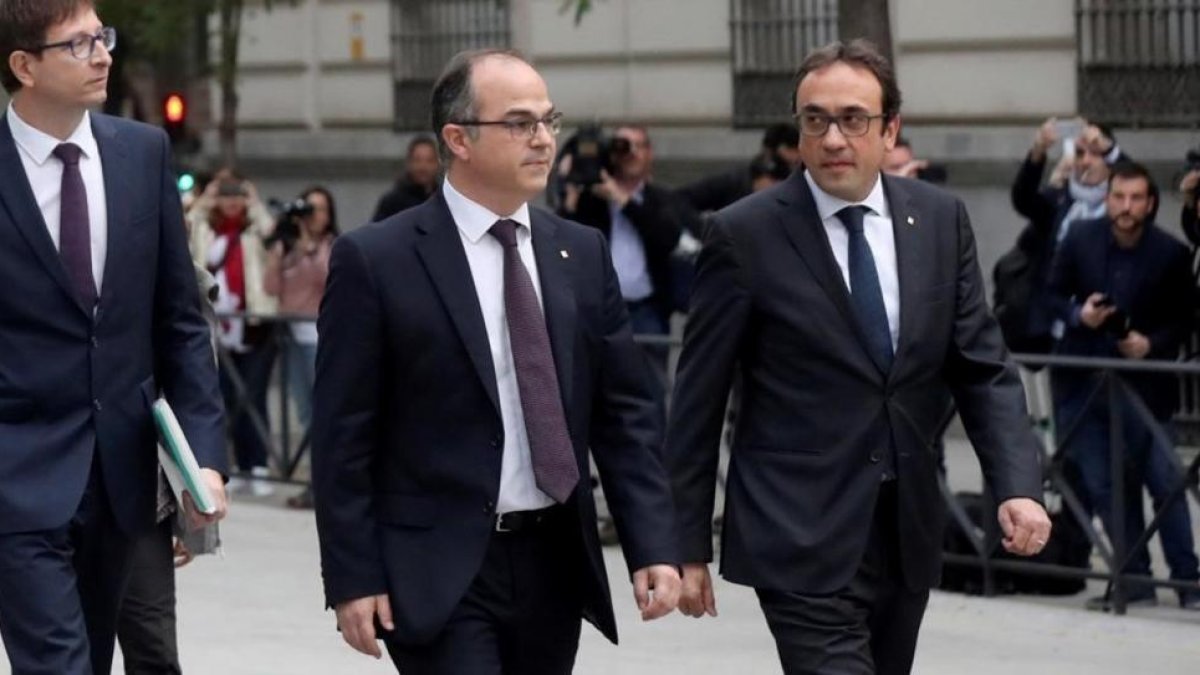 Rull y Turull, camino de la Audiencia Nacional.-/ KIKO HUESCA