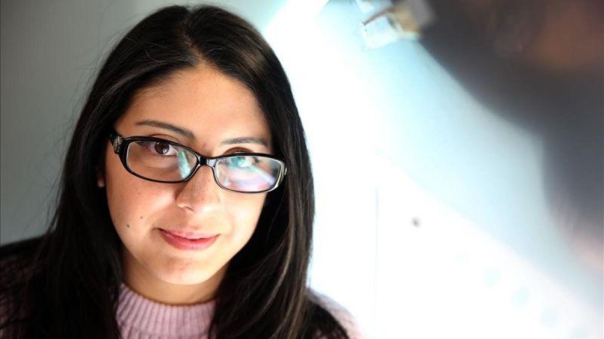 La escritora ecuatoriana Mónica Ojeda, en Barcelona.-EL PERIÓDICO