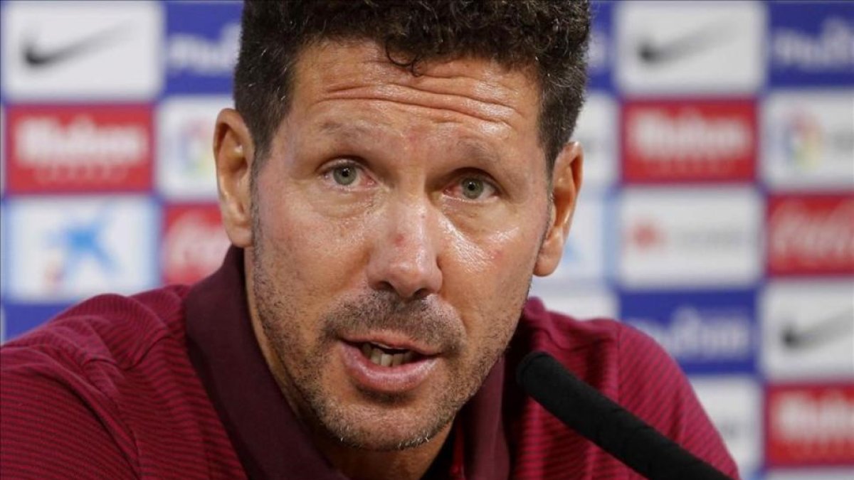 Diego Pablo Simeone, durante la rueda prensa de este sábado en la ciudad deportiva del Atlético.-MARISCAL / EFE