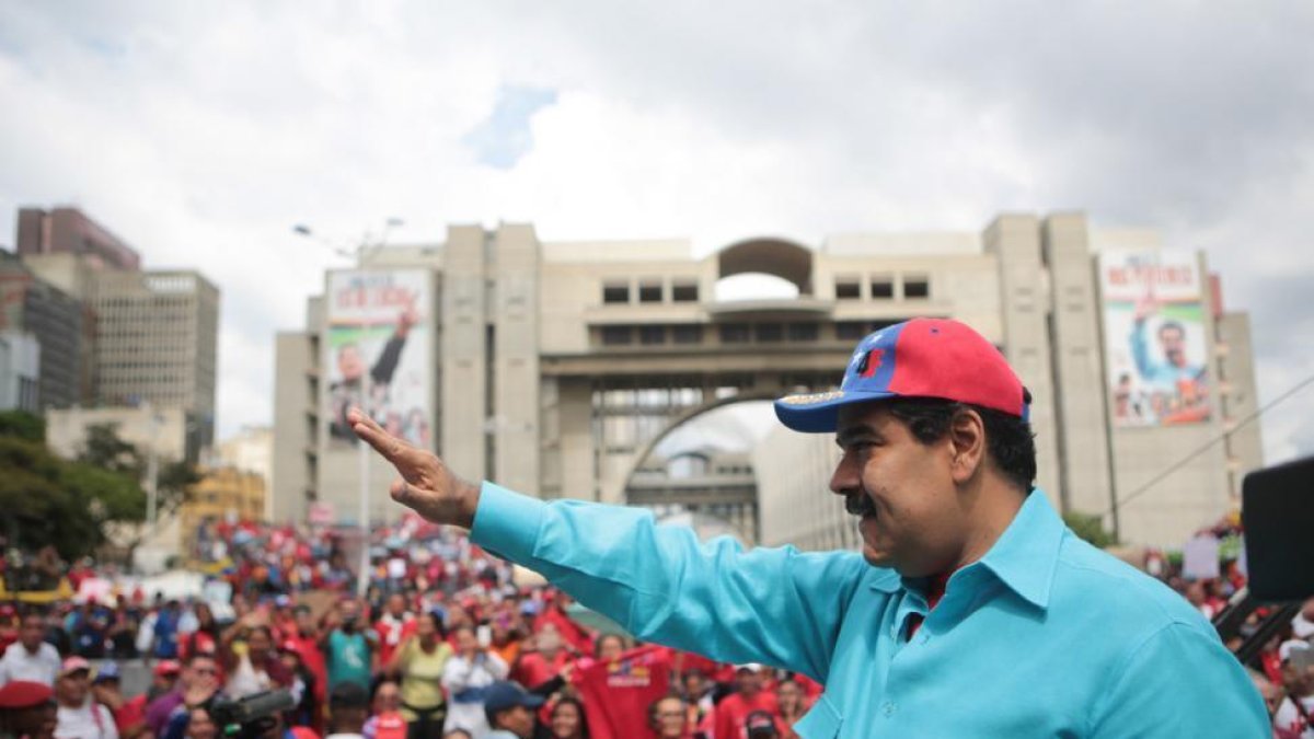 Nicolás Maduro, durante el mitin ante miles de seguidores, el sábado en Caracas.-EFE