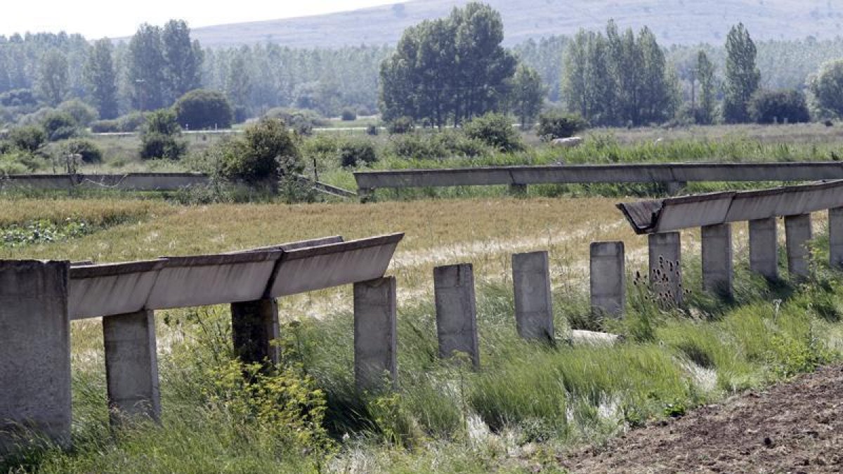 Canal obsoleto del Campillo de Buitrago-L.A.T.