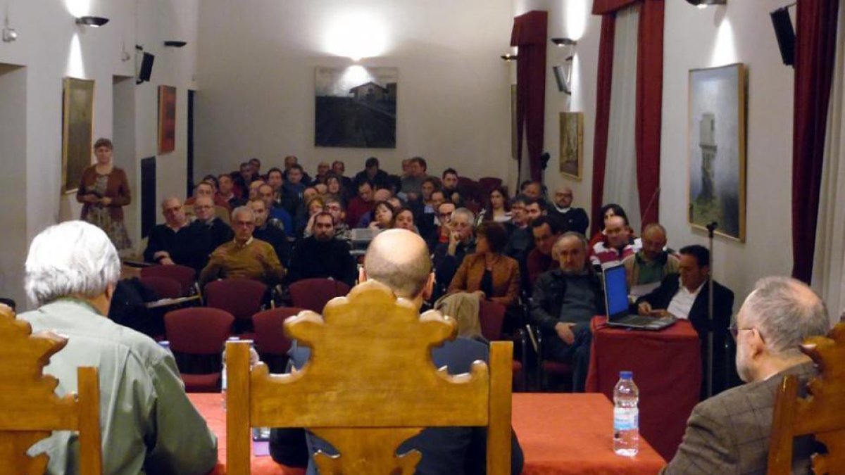 Socios de VertEbro en una de las reuniones-Eva Sánchez