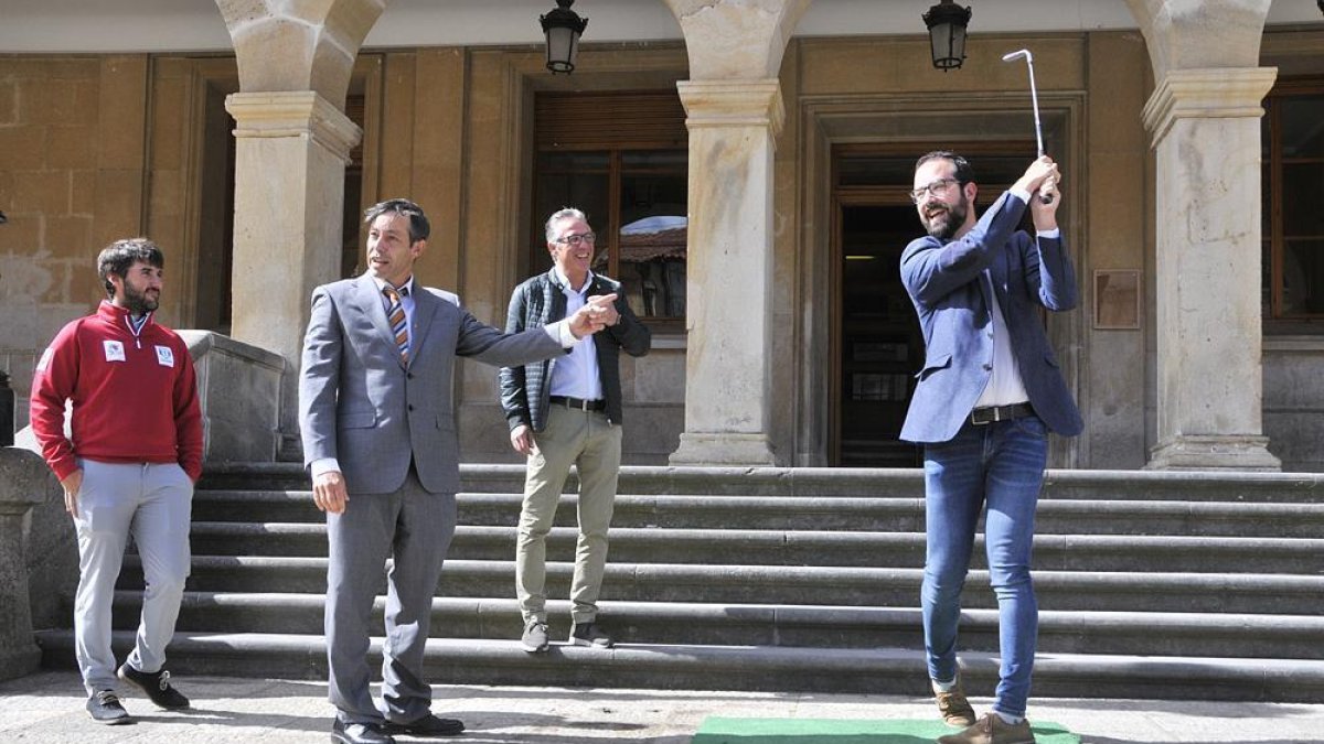 La primera de las ocho pruebas del circuito fue presentada ayer y se desarrollará del 6 al 8 de junio en las instalaciones de Pedrajas-Valentín Guisande