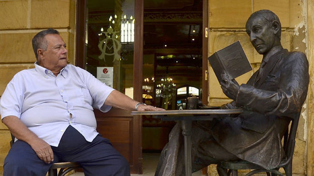 El poeta, ayer, en Soria. DIEGO MAYOR-