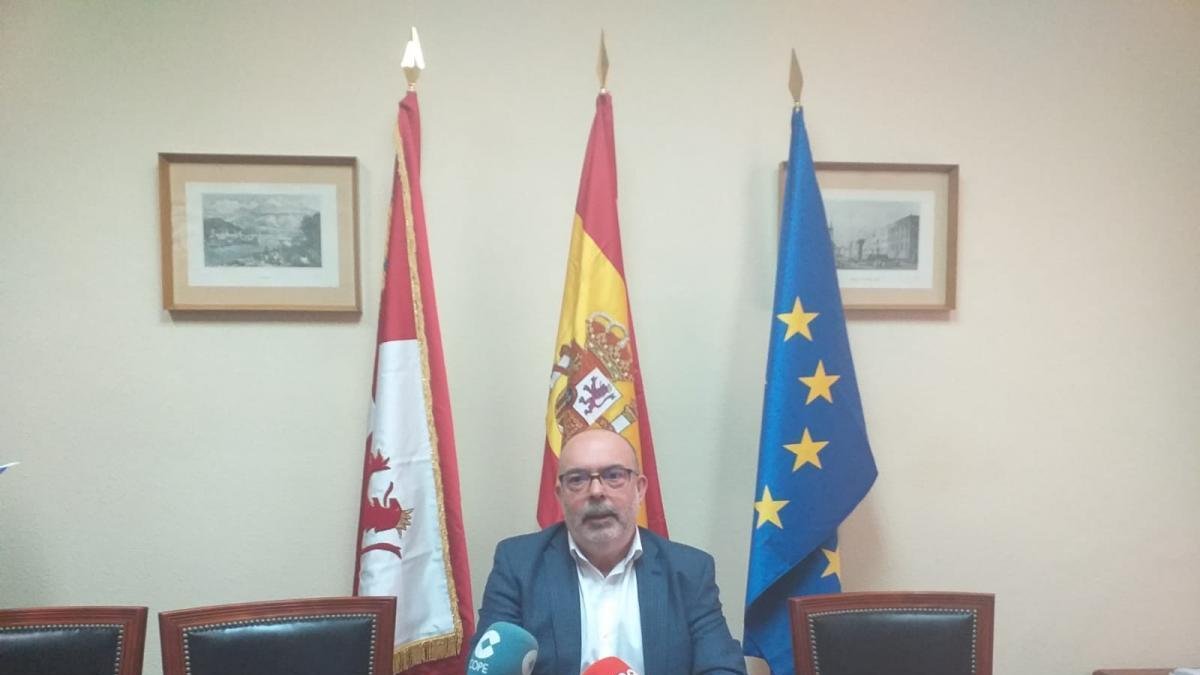 El subdelegado durante su comparecencia-HDS