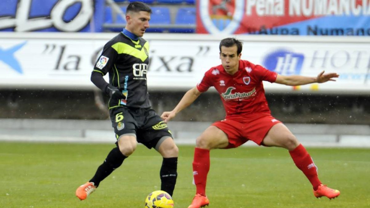 Íñigo Pérez en el partido del pasado sábado ante el Llagostera.-Diego Mayor