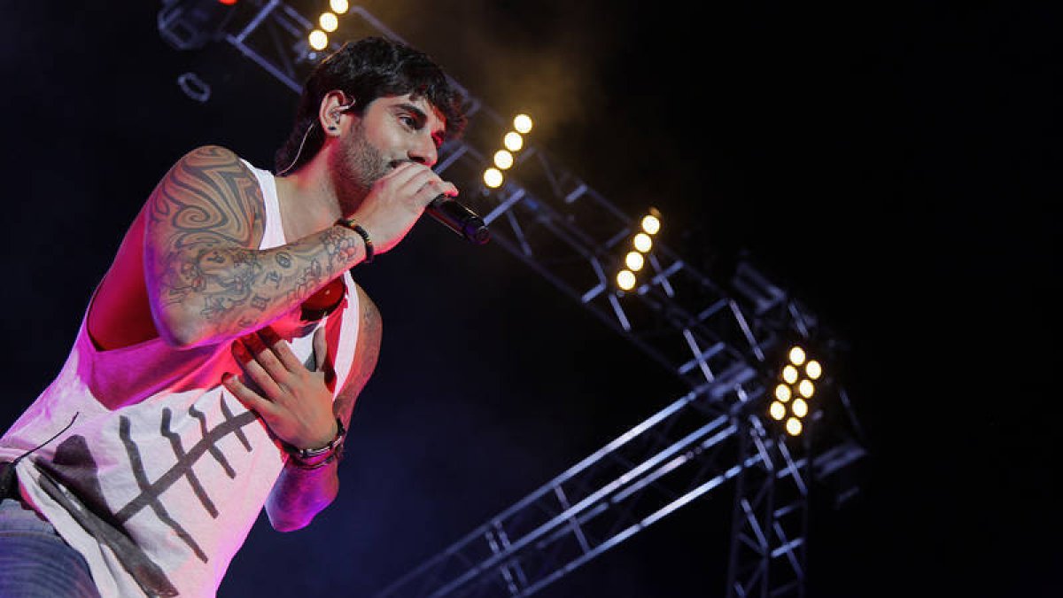 Melendi ayer en el concierto. DIEGO MAYORMelendi deleitó a los sorianos con el concierto que ayer ofreció en la plaza de toros de la capital. / DIEGO MAYOR-