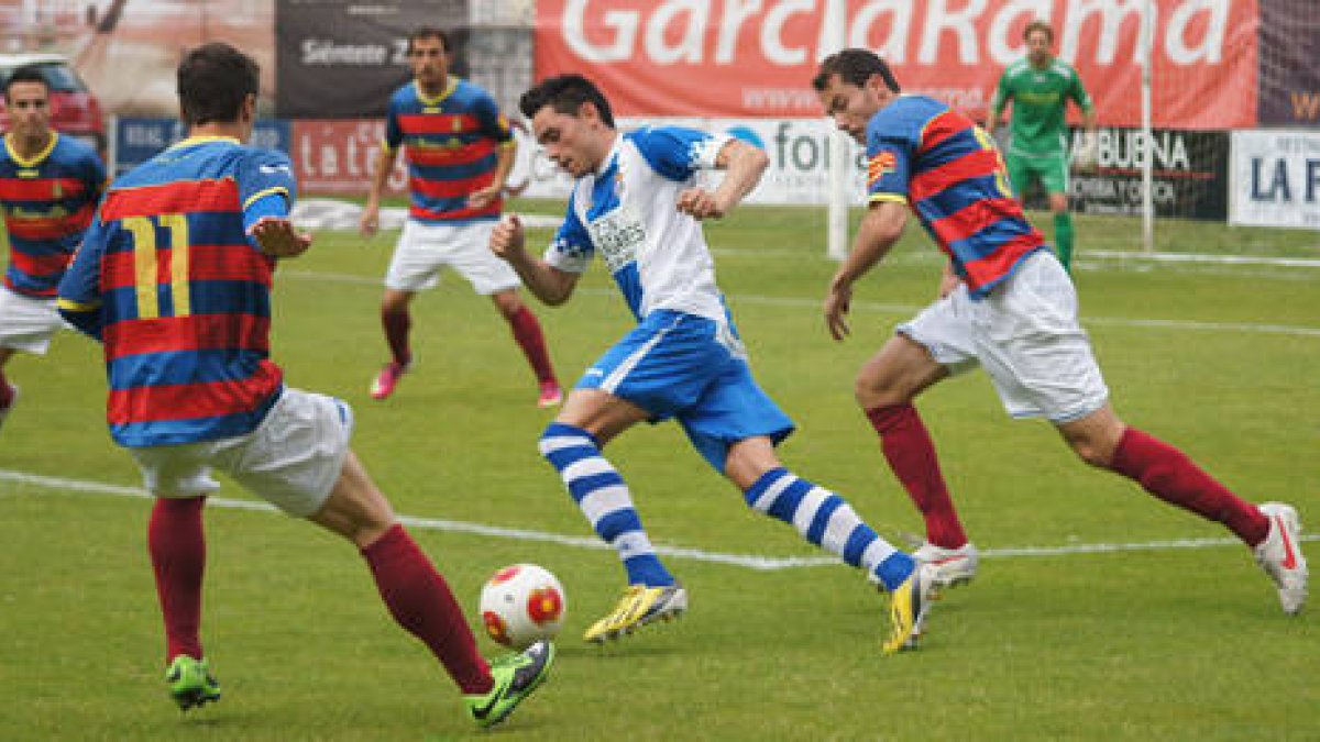 Ito llega al Numancia procedente del Real Avilés. / Real Avilés-