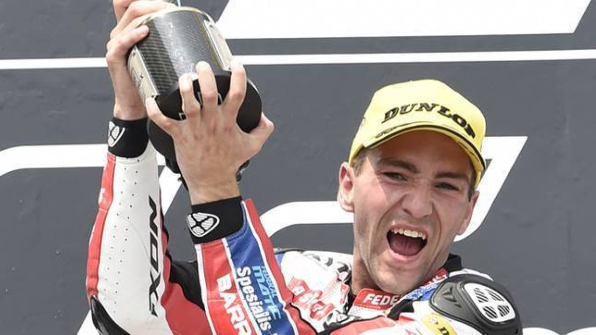 Simeon celebra en el podio su victoria en el GP de Alemania de Moto2.-AP