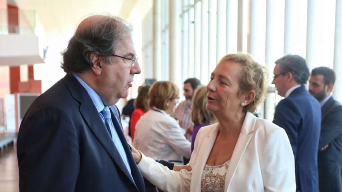 El presidente de la Junta de Castilla y León, Juan Vicente Herrera, y María Luisa Lombardero, consejera delegada de EspañaDuero, participan en la Convención Nacional de la Cámara de Comercio Hispana de los Estados Unidos.-ICAL