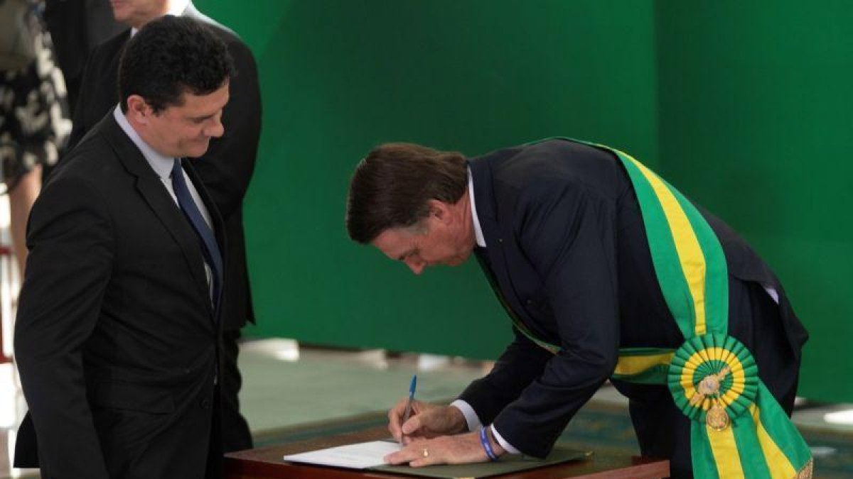 Bolsonaro, capitán de la reserva del Ejército y líder de la extrema derecha en Brasil, fue investido como mandatario en Brasilia.-EFE