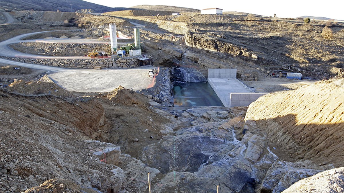 La presa de San Pedro lleva paralizada más de dos años.-HDS