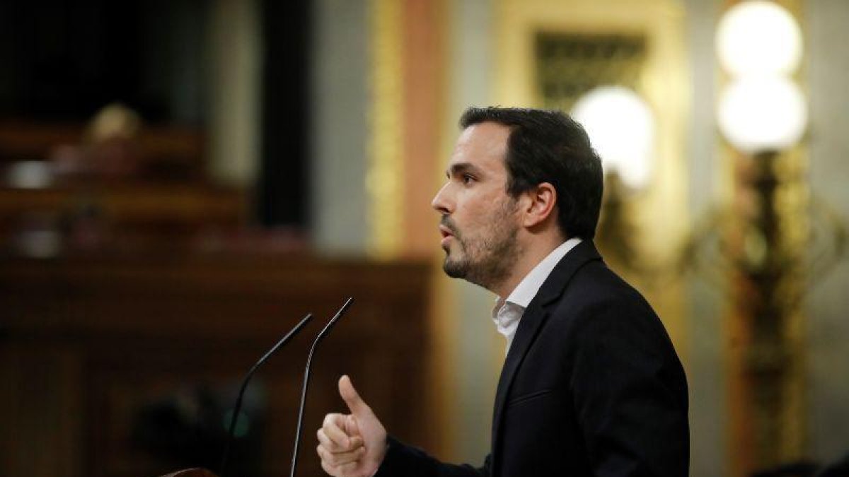 El coordinador de Izquierda Unida, Alberto Garzón, durante su intervención ante el pleno del Congreso de los Diputados en la primera jornada de la sesión de investidura de Pedro Sánchez como presidente del Gobierno.-EFE