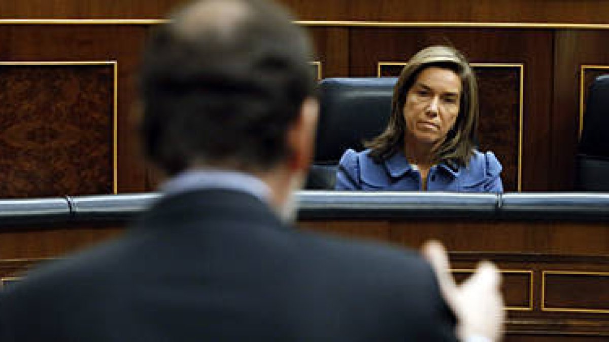 El presidente del Gobierno frente a la ministra Ana Mato./ EFE-