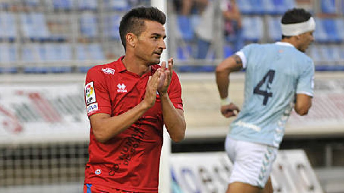 Natalio será una de las bajas rojillas en Butarque. / DIEGO MAYOR-