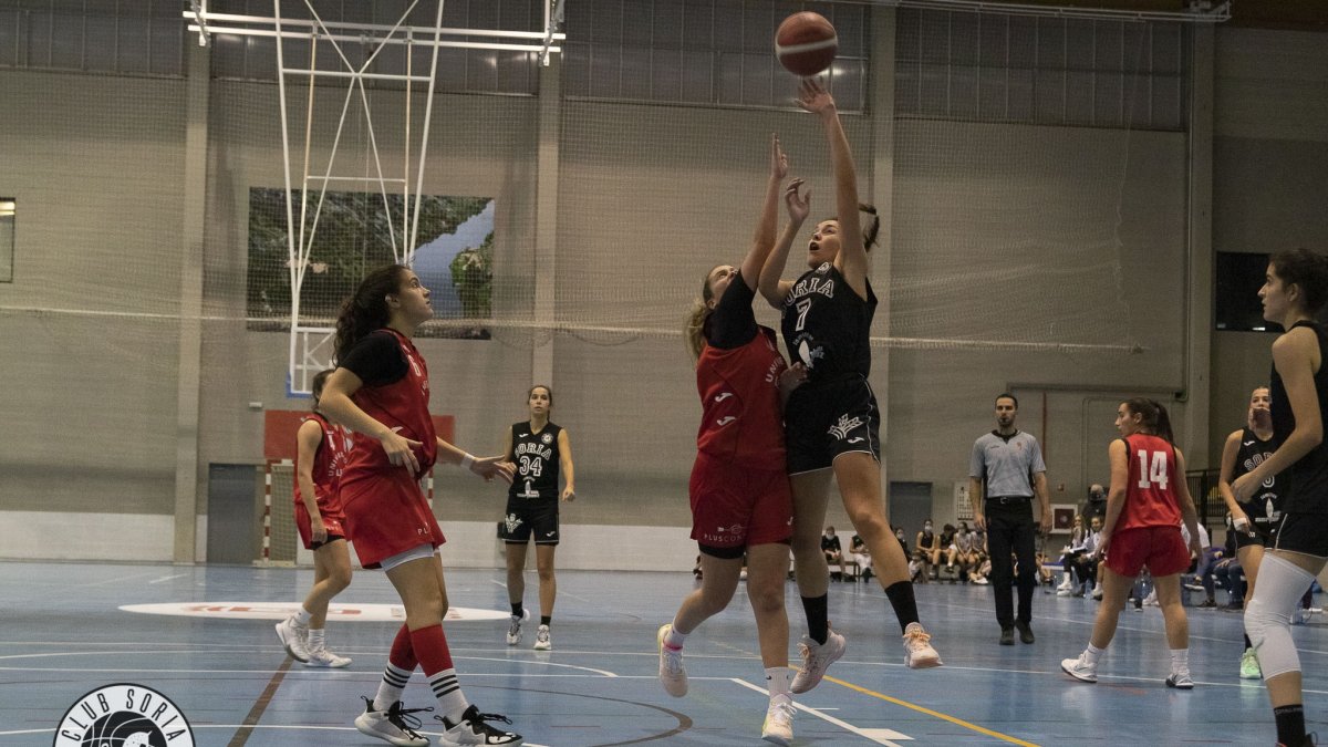 Alina de Miguel volvió a formar parte del quinteto inicial del Club Soria Baloncesto. HDS
