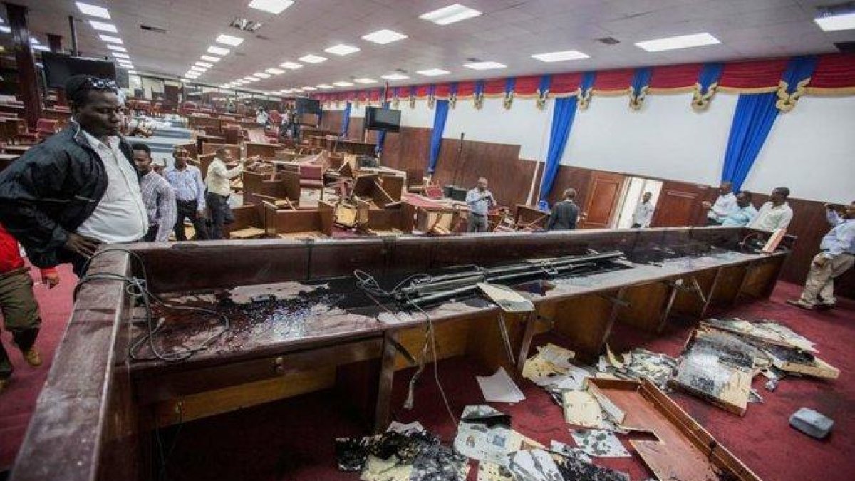 La Cámara de Diputados de Haití sufre actos vandálicos.-EFE