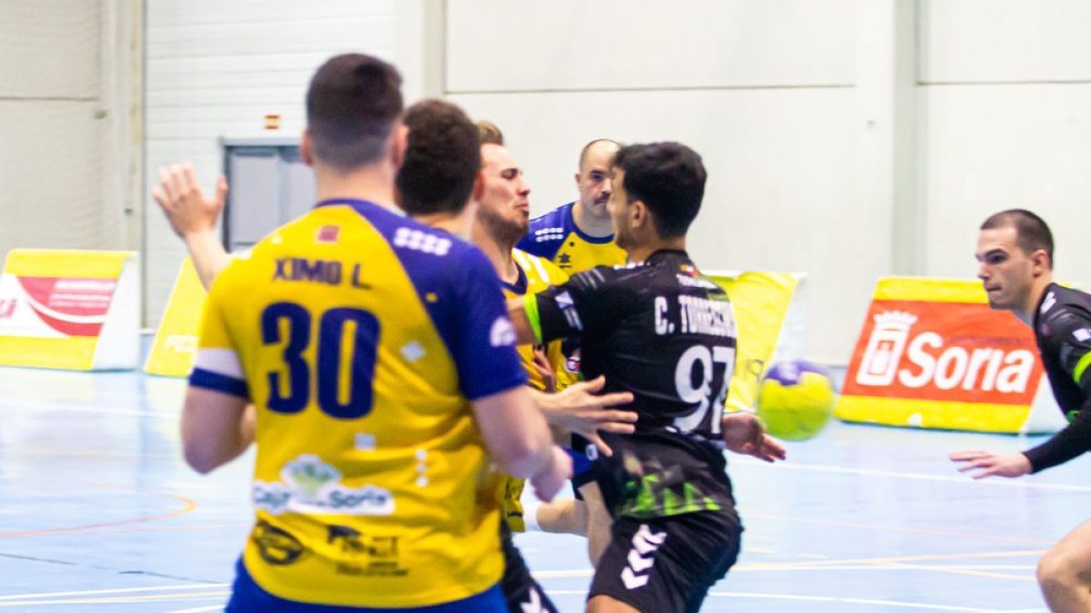 El BM Soria está en plena racha de buenos resultados para consolidarse en la zona alta de la tabla. MARIO TEJEDOR