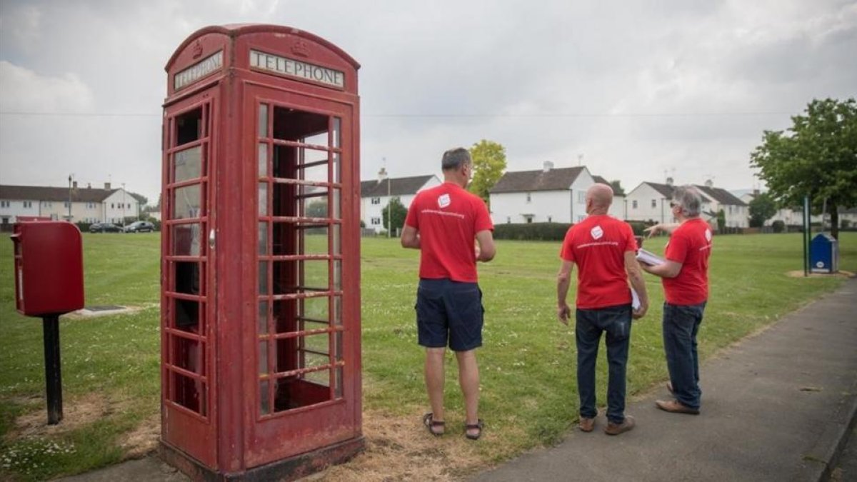 Partidarios del 'Leave' preparan la campaña en un complejo residencial en Gloucestershire, Inglaterra.-MATT CARDY