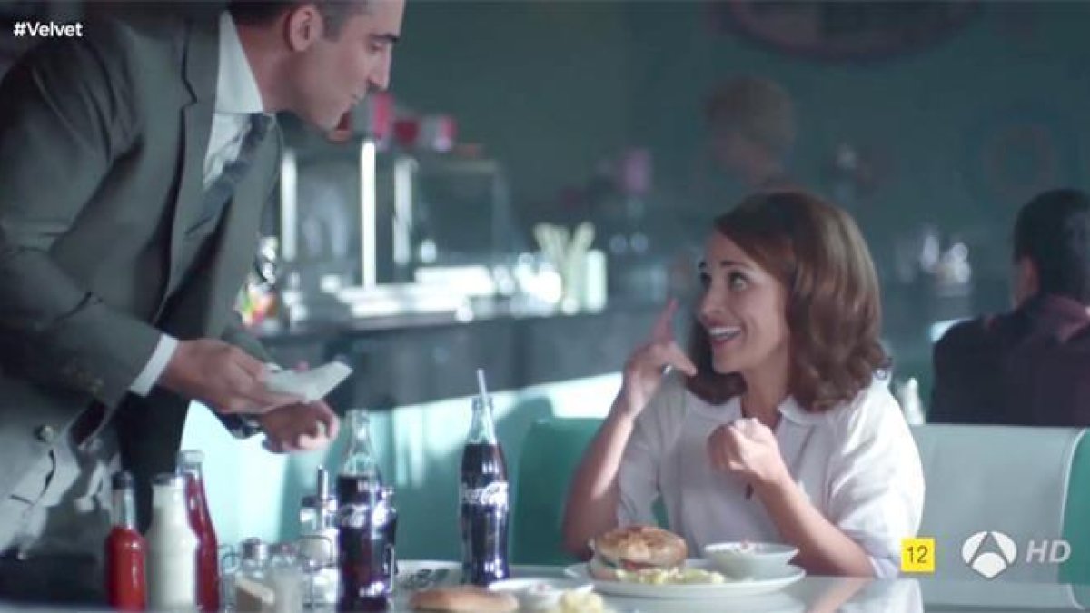 Vídeo en el que se recogen algunas de las principales apariciones de la marca Coca-Cola en la serie de Antena 3 'Velvet'.-